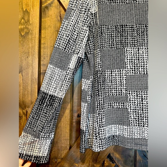 EUC Karl Lagerfeld Black & White Long Bell Sleeve Blouse - Picture 11 of 12